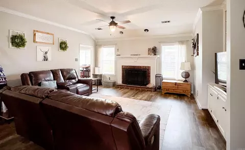 Living - 29 W Oak Dr, Cabot, AR 72023 photo 1 of 4