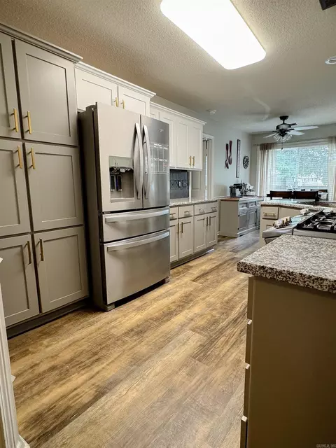 Kitchen - 29 W Oak Dr, Cabot, AR 72023 photo 1 of 2