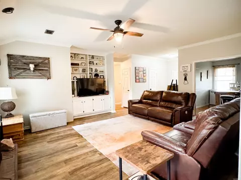 Living - 29 W Oak Dr, Cabot, AR 72023 photo 3 of 4