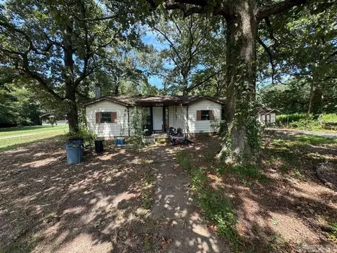 1812 Gentry Rd, Lonoke, AR 72086