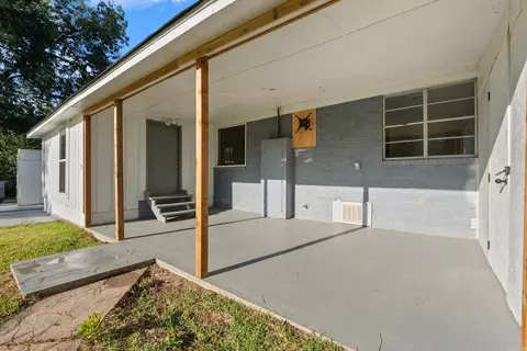 Exterior - 406 N Pecan St, Beebe, AR 72012 photo 2 of 3