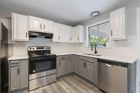 Kitchen - 406 N Pecan St, Beebe, AR 72012 photo 3 of 5