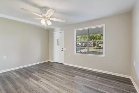 Living - 406 N Pecan St, Beebe, AR 72012 photo 5 of 7
