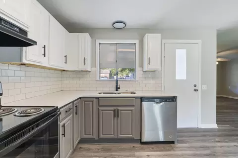 Kitchen - 406 N Pecan St, Beebe, AR 72012 photo 4 of 5