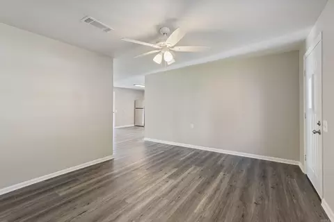 Living - 406 N Pecan St, Beebe, AR 72012 photo 4 of 7