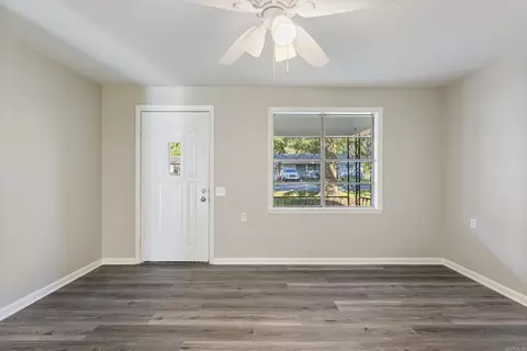 Living - 406 N Pecan St, Beebe, AR 72012 photo 6 of 7