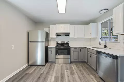 Kitchen - 406 N Pecan St, Beebe, AR 72012 photo 2 of 5