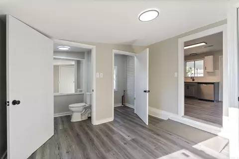 Entry Way - 406 N Pecan St, Beebe, AR 72012 photo 2 of 4
