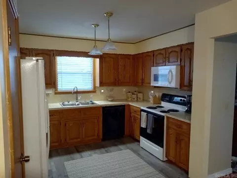 Kitchen - 2804 Jerry Lee, Mena, AR 71953 photo 2 of 4