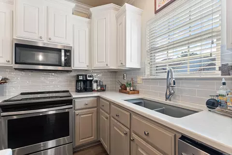 Kitchen - 3175 Robert Ott Cir, Conway, AR 72034 photo 4 of 4