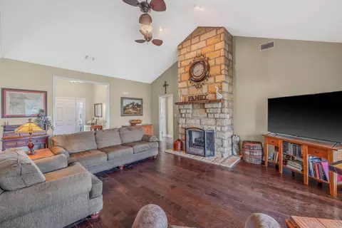 Living - 446 Swinging Bridge Rd, Beebe, AR 72012 photo 1 of 2