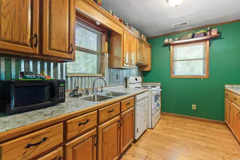 Kitchen - 35016 Highway 107, Cabot, AR 72023 photo 3 of 5