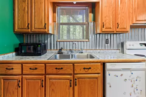 Kitchen - 35016 Highway 107, Cabot, AR 72023 photo 4 of 5