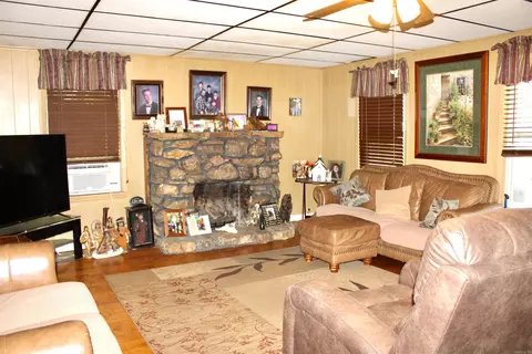 202 E Walnut St, Walnut Ridge, AR 72476 photo 2