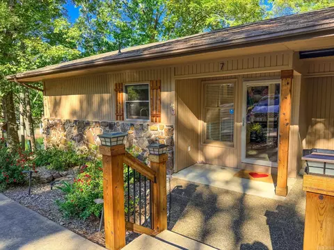 7 San Vicente Pl, Hot Springs Village, AR 71909