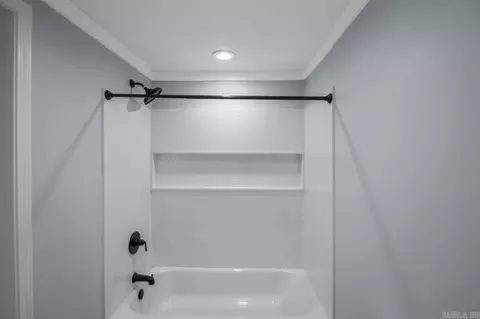 Bath - 2518 Wright Ave, Benton, AR 72019 photo 4 of 5