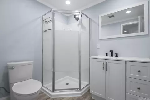Bath - 2518 Wright Ave, Benton, AR 72019 photo 2 of 5