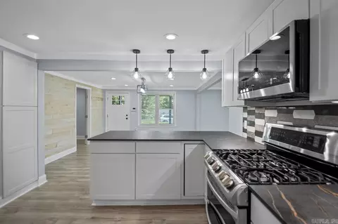 Kitchen - 2518 Wright Ave, Benton, AR 72019 photo 5 of 6