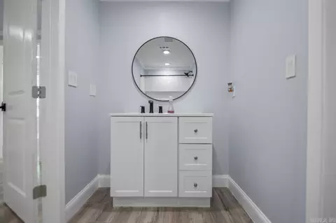 Bath - 2518 Wright Ave, Benton, AR 72019 photo 5 of 5