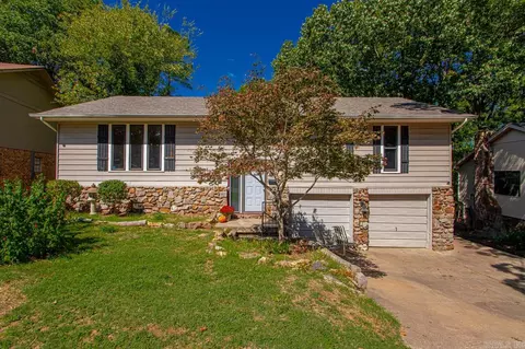 21 Warwick Rd, Little Rock, AR 72205