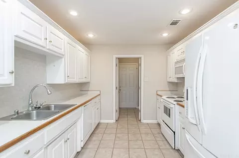 Entry Way - 1068 Pine Forest Dr, Benton, AR 72019 photo 1 of 2