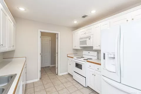 Entry Way - 1068 Pine Forest Dr, Benton, AR 72019 photo 2 of 2