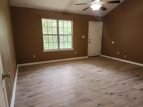 Living - 12 Bear Run Trl, Conway, AR 72032 photo 2 of 4