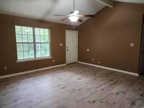 Living - 12 Bear Run Trl, Conway, AR 72032 photo 3 of 4
