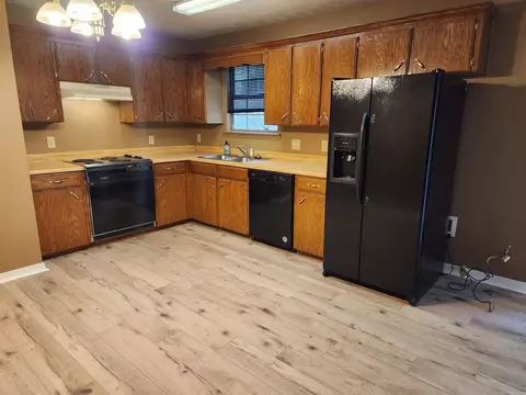 Kitchen - 12 Bear Run Trl, Conway, AR 72032 photo 2 of 3