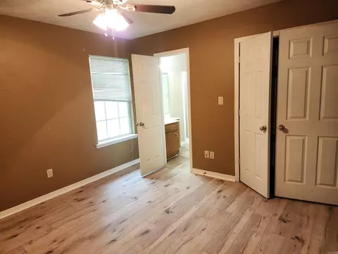 Bedroom - 12 Bear Run Trl, Conway, AR 72032 photo 3 of 6