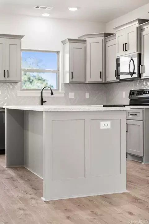 Kitchen - 1 High Point Dr, Greenbrier, AR 72058 photo 7 of 8