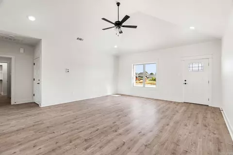 Living - 1 High Point Dr, Greenbrier, AR 72058 photo 4 of 8