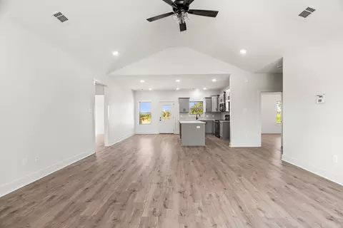 Living - 1 High Point Dr, Greenbrier, AR 72058 photo 5 of 8