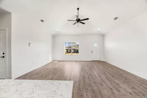 Living - 1 High Point Dr, Greenbrier, AR 72058 photo 3 of 8