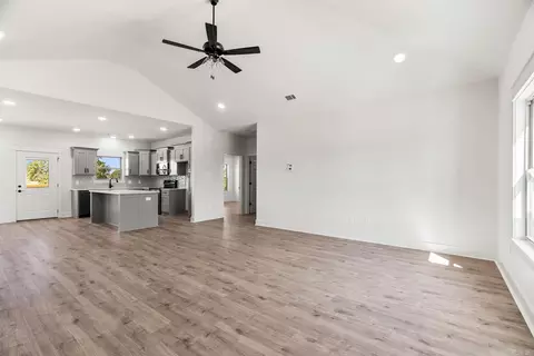 Living - 1 High Point Dr, Greenbrier, AR 72058 photo 6 of 8