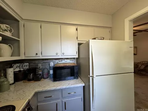 Kitchen - 81 Oak St, Ash Flat, AR 72513 photo 4 of 5