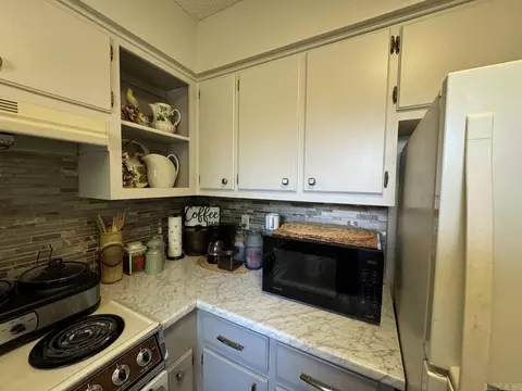 Kitchen - 81 Oak St, Ash Flat, AR 72513 photo 3 of 5
