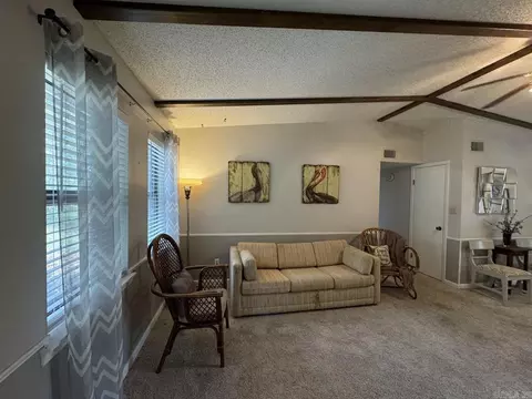 Living - 81 Oak St, Ash Flat, AR 72513 photo 1 of 4