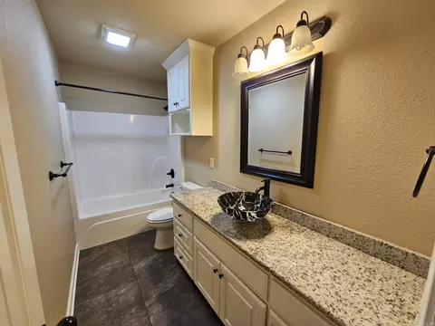 Bath - 82 Smarty Jones Cir, Austin, AR 72007 photo 1 of 7