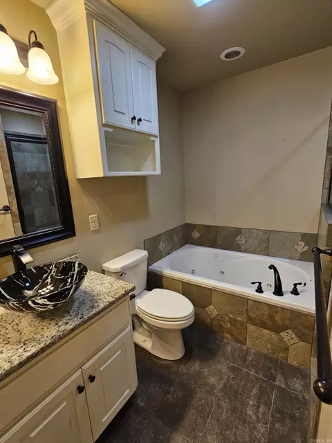 Bath - 82 Smarty Jones Cir, Austin, AR 72007 photo 3 of 7