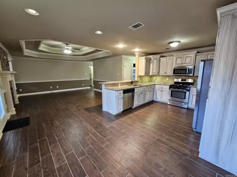 Living - 82 Smarty Jones Cir, Austin, AR 72007 photo 4 of 5