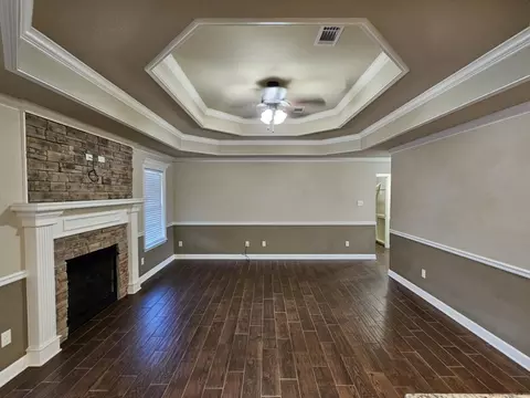 Living - 82 Smarty Jones Cir, Austin, AR 72007 photo 3 of 5