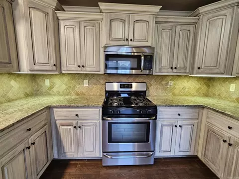 Kitchen - 82 Smarty Jones Cir, Austin, AR 72007 photo 3 of 4