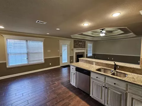 Living - 82 Smarty Jones Cir, Austin, AR 72007 photo 5 of 5