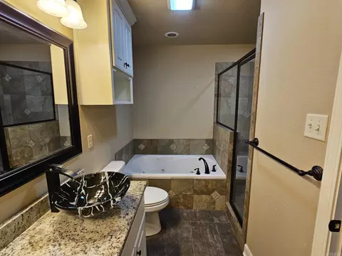 Bath - 82 Smarty Jones Cir, Austin, AR 72007 photo 4 of 7