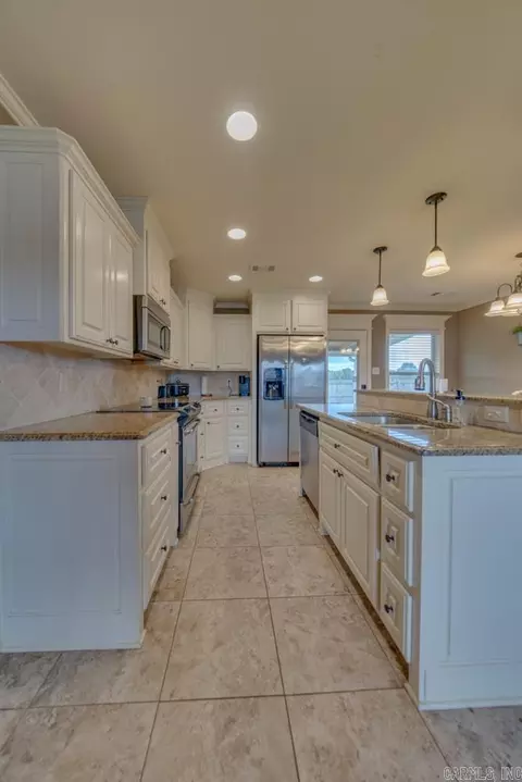 Kitchen - 213 Pineview Dr, Beebe, AR 72012 photo 3 of 5