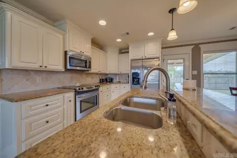 Kitchen - 213 Pineview Dr, Beebe, AR 72012 photo 1 of 5