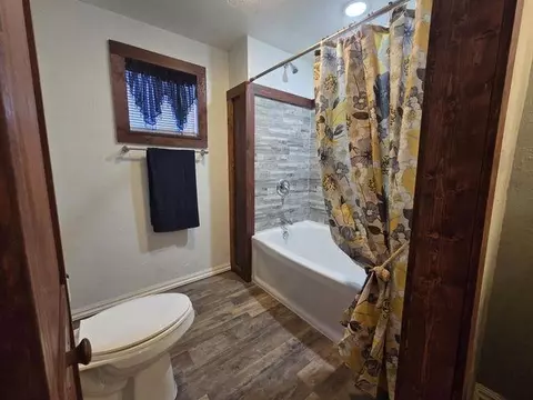 Bath - 216 N 4th, Thayer, MO 65791 photo 2 of 3