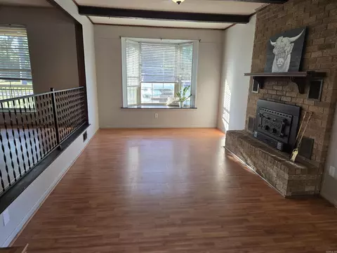 Living - 604 Oregon St, Beebe, AR 72012 photo 4 of 8