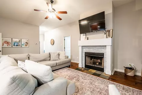 Living - 602 Joseph Dr, Alexander, AR 72002 photo 3 of 3